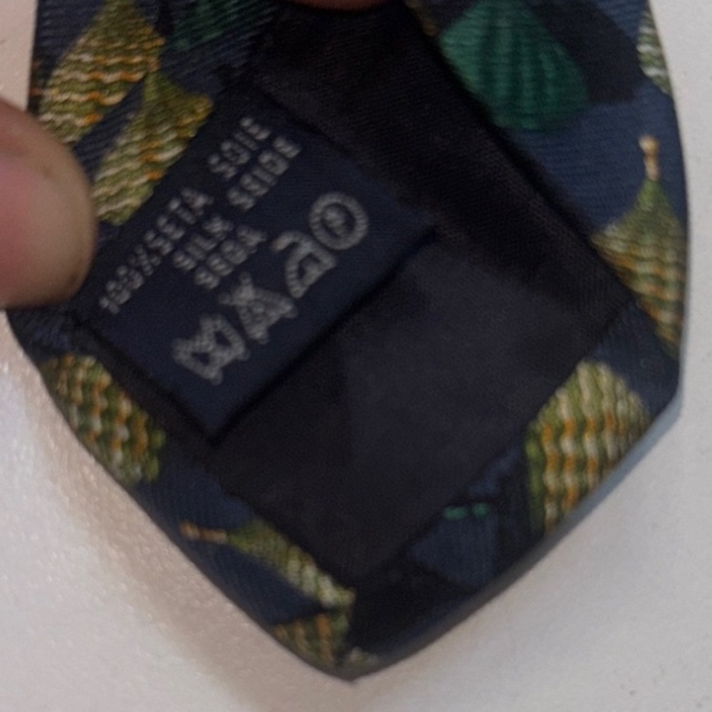 Chopard Tie with Green and Gold Pattern - Picture 8 of 9
